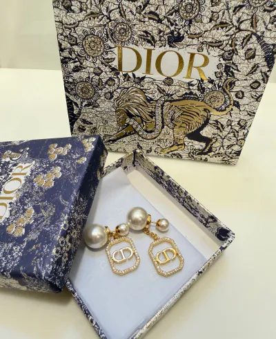 Earrings (426)