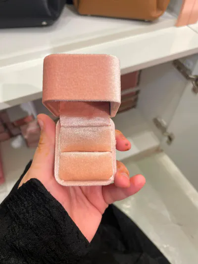 Box pink ring