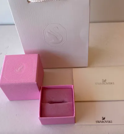 Swarovski ring box (pink)