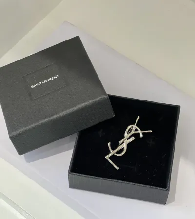 Brooch saint laurent 1