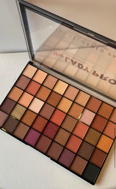 The lady pro eyeshadow palette 001*